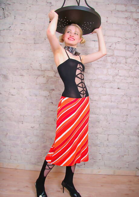 Stunning 18 xxx pics collection featuring Olya N showing superb body