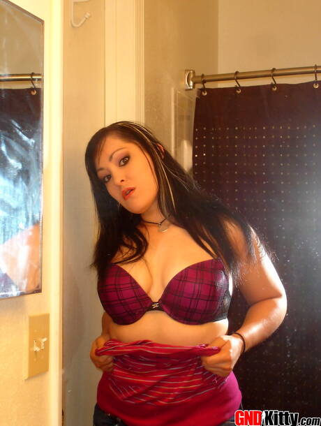 GND Kitty pleased to share with you a free picture gallery with Kitty has a perfect body