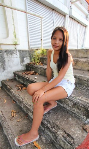 Asian Sex Diary pleased to share with you xxx picture gallery with Shiela in sucks on cock porn