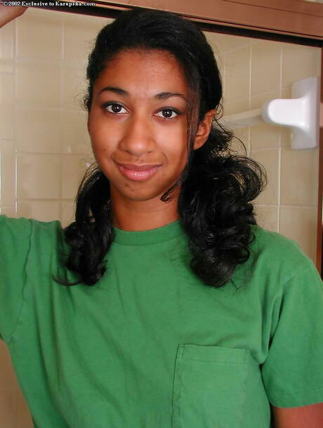 Karups Hometown Amateurs offers a free photo gallery with maiden in her prime has a well-done shape